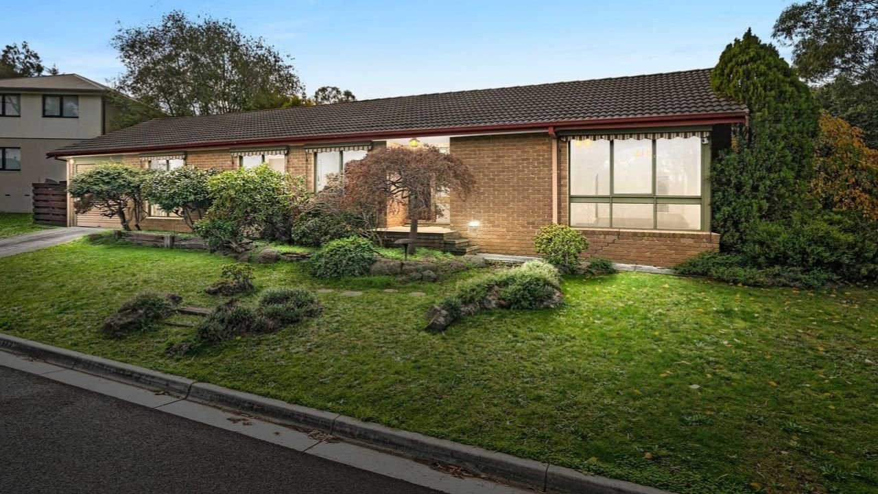 Twice-weekly buyer contact strategy delivers four-bidder auction for Wantirna original home